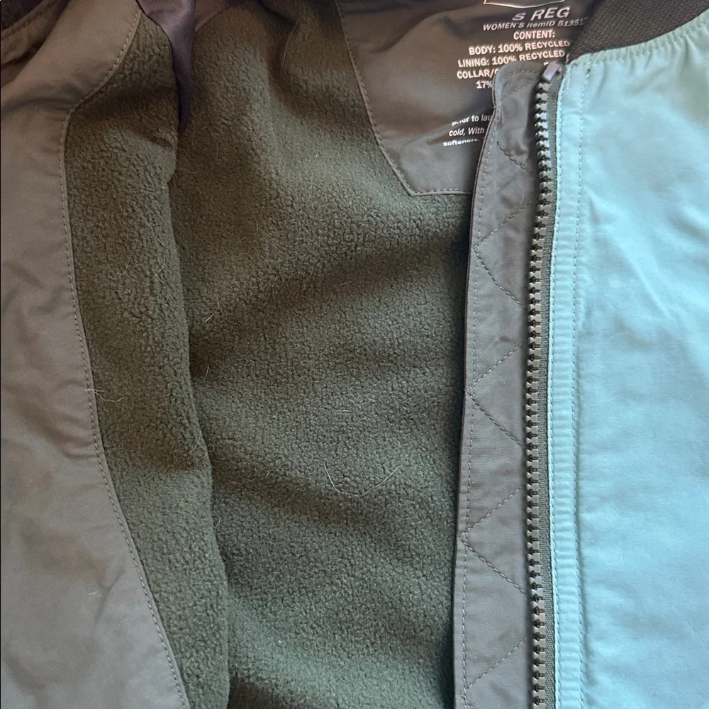 LL Bean women’s bomber jacket. - Picture 4 of 6